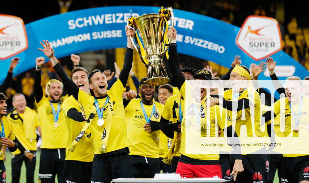 Photo Manuel Geisser 03 8 2020 Bern Wankdorf Stadium Season 2019 2020 Mens Football Super League BSC Young Boys Bern FC St Gallen Fabian Lustenberger and goalkeeper Marco Wölfli with cup BSC Young Boys Bern Swiss Champion 2019 2020