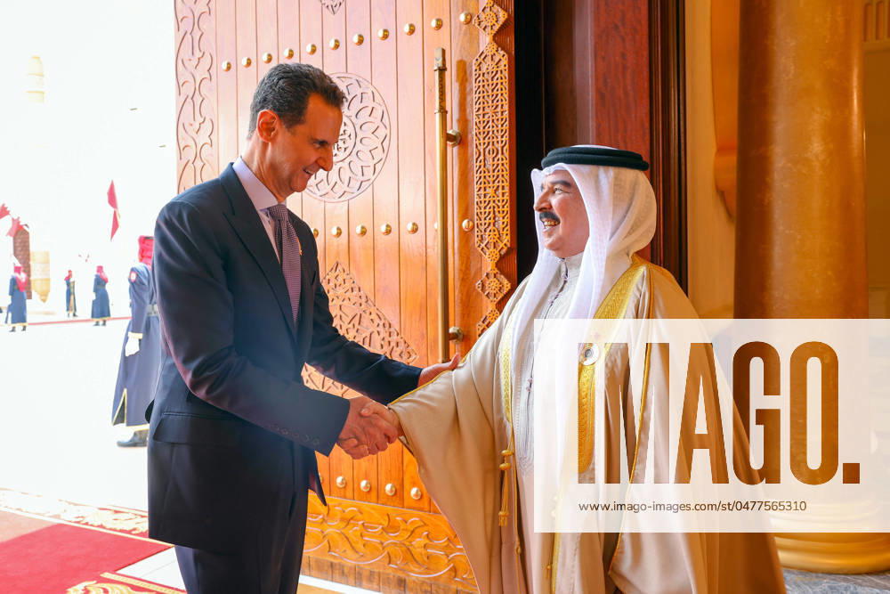 Treffen der Arabischen Liga in Bahrain Bahrain s King Hamad bin Isa Al Khalifa (R) receiving Syrian President Bashar al-Assad (L) in Manama in Bahrain, on Thursday, May 16, 2024, ahead of the 33rd Arab League. BAH2024051608 BahrainxNewsxAgencyx(BNA)