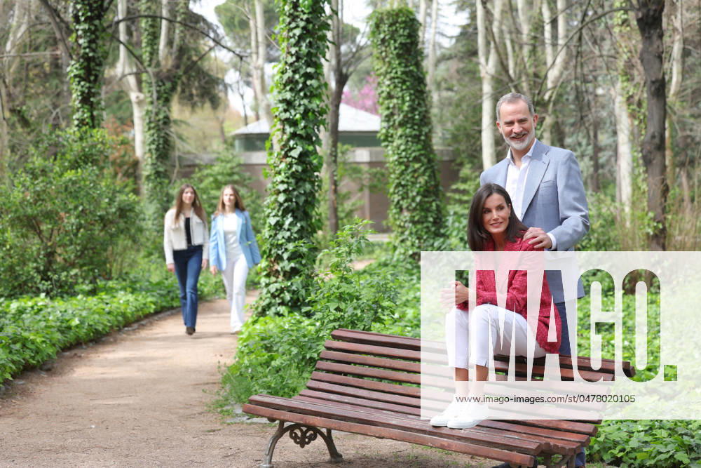 Spanische Königsfamilie, Fototermin anlässlich des zehnjährigen Thronjubiläums 18-05-2024 Spain Queen Letizia and King Felipe and Crown Princess Leonor and Princess Sofia posing for a photosession for the 10th anniversary of coronation. Â