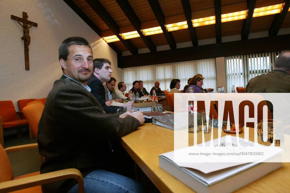 Luge World Champion Georg Hackl as politician in Bad Reichenhall District Office Bad Reichenhall 31 03 2003 District Council meeting in the District Office with luge icon Georg Hackl , TE310303Hackl02 JPG, Bad Reichenhall Bayern Germany ,