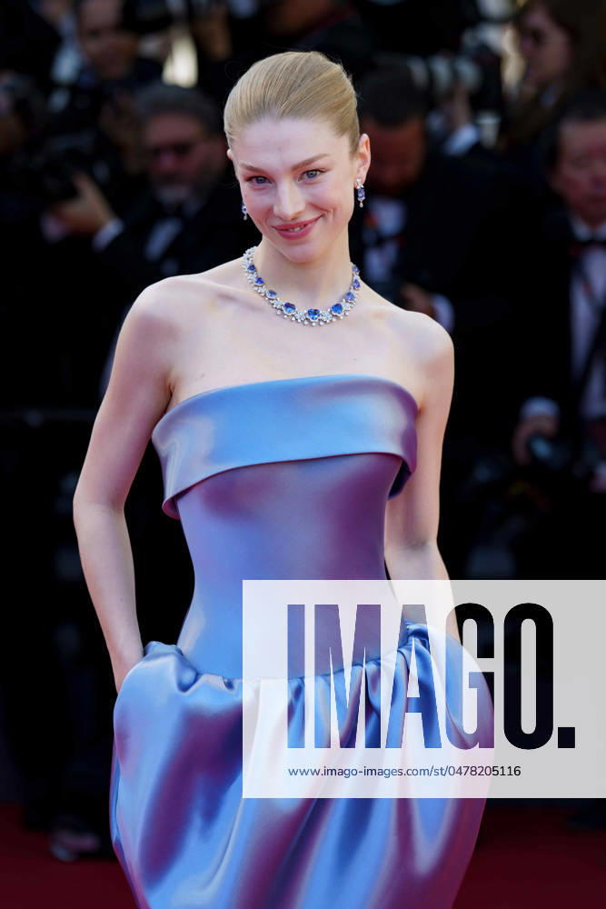 Bilder des Jahres 2024, Entertainment 05 Mai Entertainment Themen der Woche KW20 Cannes, France 17th May, 2024 Hunter Schafer attends Kinds of Kindness Screening red carpet at the 77th annual Cannes Film Festival at Palais des Festivals on May 17, 2024 in Cannes, France CINEMA 77eme Festival de Cannes Red Carpet du film Kinds of Kindness 17 05 2024 NorbertScanella Panoramic