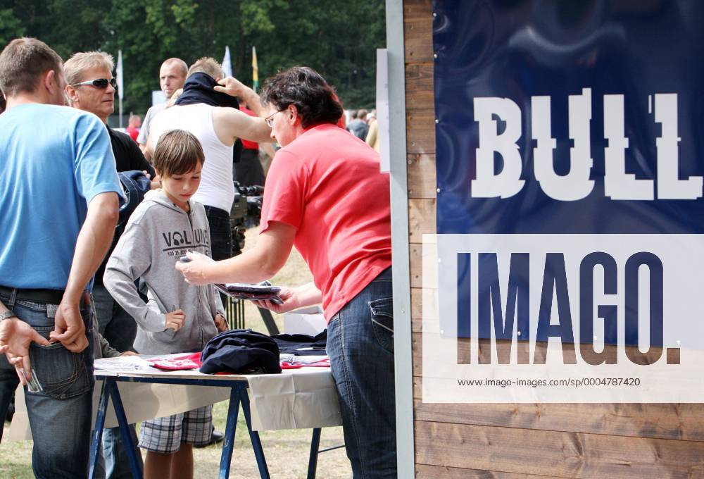 Merchandisingshop von RB Leipzig Rasenball Rasenballsport Red Bull namens Bullshop, ,