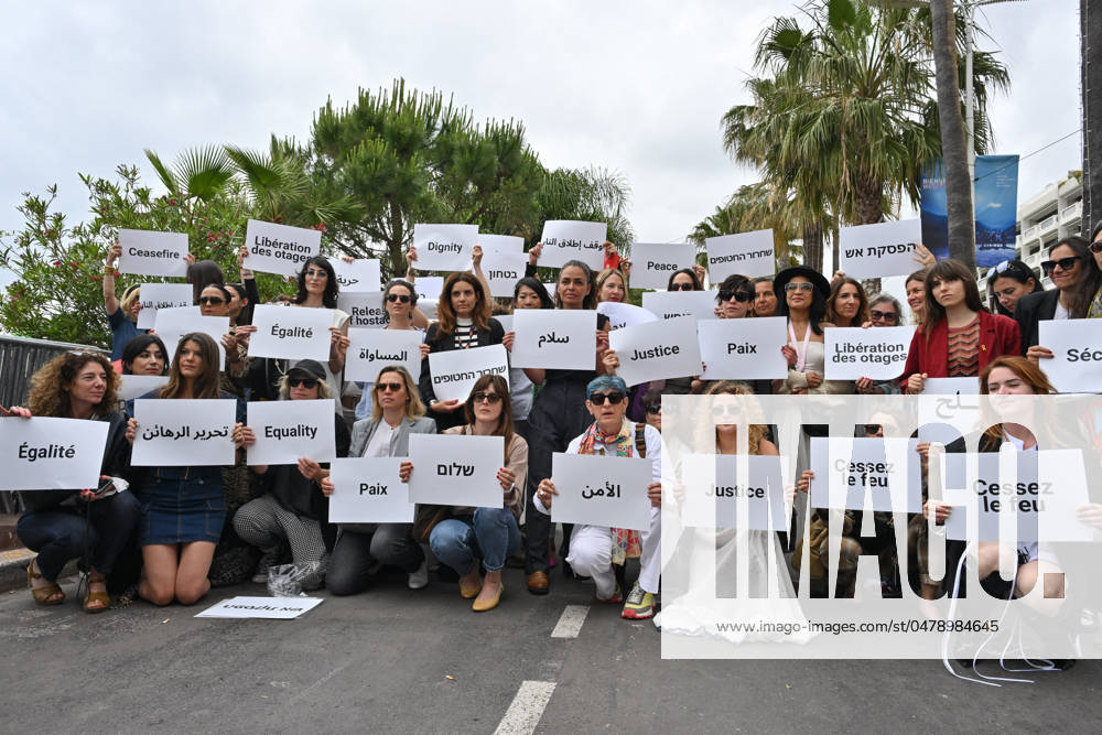 Cannes 2024 Demonstration Guerrieres De La Paix Lubna Azabal, Louise Aubery, Hanna Assouline, Valerie Donzelli, Laetitia Eido at a feminist demonstration for peace by Guerrieres de la Paix association (Warriors For Peace) during the 77th Cannes Film Festival in Cannes, France on May 20, 2024. Photo by Julien Reynaud APS-Medias ABACAPRESS.COM Cannes France