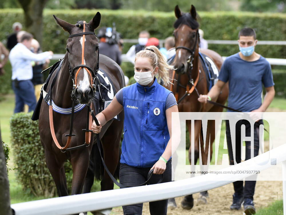 CORONAVIRUS COVID 19 CORONA PANDEMIA CORONAVIRUS Disease VIROLOGEN CORONA INFECTIONS CORONA INFECTIONS CORONA INFECTATION MOUTH AND NOSE PROTECTION Impressions of the first horse race on the racecourse of the Raffelberg Racing Club in Mülheim Ruhr,City in the Ruhr area in the federal state of North Rhine-Westphalia A maximum of 300 spectators were allowed to participate in the race day The jockeys and horse drivers wear a mouth and nose protector, photographed on 24 08 2020 Â