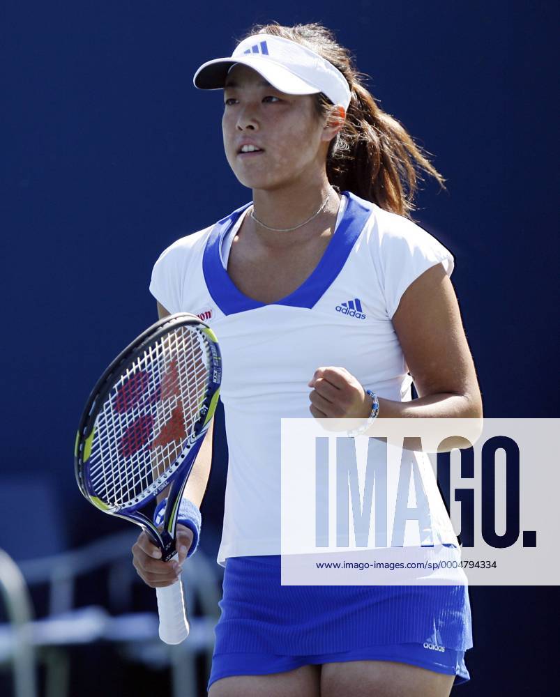 Ayumi Morita reacts after winning a point in the first set of her first round match NYP20090901103