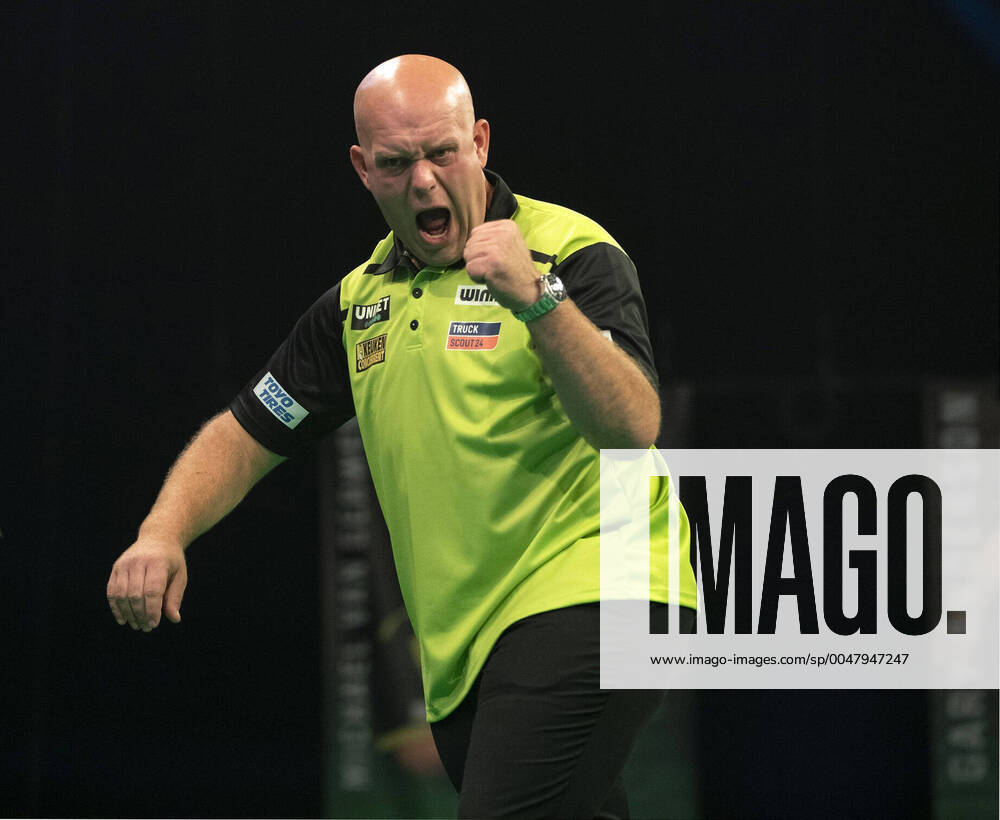 KW35 25th August 2020, Marshall Arena, Milton Keynes, Bucks, England; PDC Unibet Premier League Darts, night 7; MICHAEL VAN GERWEN verus ROB CROSS MICHAEL VAN GERWEN celebrates closing out his game ActionPlus12230739 LAWRENCExLUSTIG