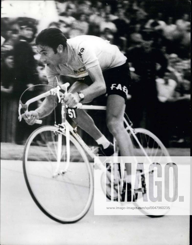 Jul. 21, 1969 - Merckx wins the tour De France: Eddy Merckx of Belgium was the final 23-mile time trial into Paris yesterday for a crushing overall victory in the 56th. Tour De France. Photo shows 24-year Eddy Merckx is the final dash at Vincennes yesterday. - ZUMAk09 Jul. 21, 1969 - Merckx wins the tour De France: Eddy Merckx of Belgium was the final 23-mile time trial into Paris yest imago images 16758574