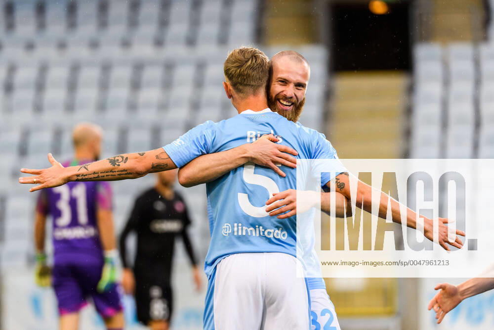 Jo Inge Berget celebrates with Sören Rieks of Malmö FF after 1 0 during the UEFA Europa League qualifying match between Malmö FF and Cracovia Krakow on August 27, 2020 in Malmö Photo Ludvig Thunman BILDBYRAN kod LT LT0027 fotboll football soccer uefa europa league malmö ff cracovia krakow bbeng cheers,