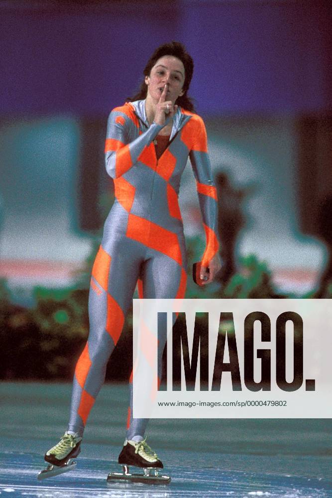 Bonnie Blair (USA) bittet um Ruhe Eisschnellauf OS Winter Damen Olympische Winterspiele 1988, Olympia, Olympiade, Eisschnelllauf, Eisschnellaufen, Eisschnelllaufen Einzelbild Olympic Oval Calgary Ruhe,