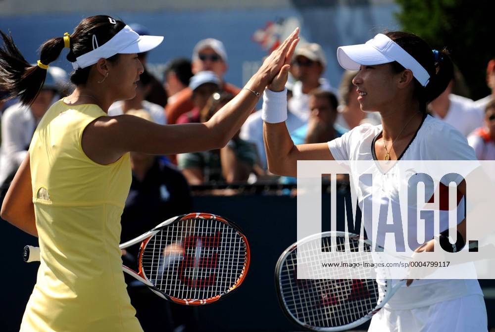 Zheng Jie (R) Yan Zi of China o0 Jubel