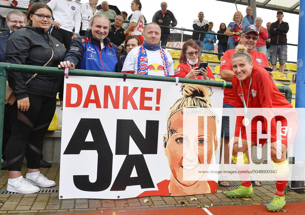 Soccer Landespokal Sachsen Frauen, Final, RB Leipzig vs FC Phoenix Leipzig 30 08 2020 Anja Mittag RB Leipzig Frauen, Midfield Attack, back number 31 re with fans of RB Leipzig Frauenteam and a banner Thank you Anja after the Landespokal Final RB Leipzig vs FC Phoenix Leipzig 30 08 2020 Mittag has played the last match of her career Taucha Sachsen Deutschland Stadion