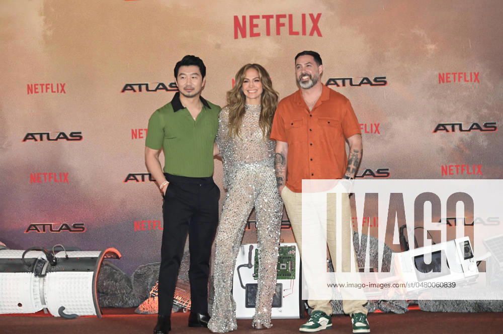 Atlas Press Conference - Mexico City (L-R) Actor Simu Liu, actress and singer Jennifer Lopez and Director Brad Peyton, pose during a press conference to promote the film Atlas at Mexico City St. Regis Hotel. on May 21, 2024 in Mexico City, Mexico. Mexico City, Mexico, May 22, 2024. Photo by Carlos Tischler Eyepix Group ABACAPRESS.COM Mexico City Mexico
