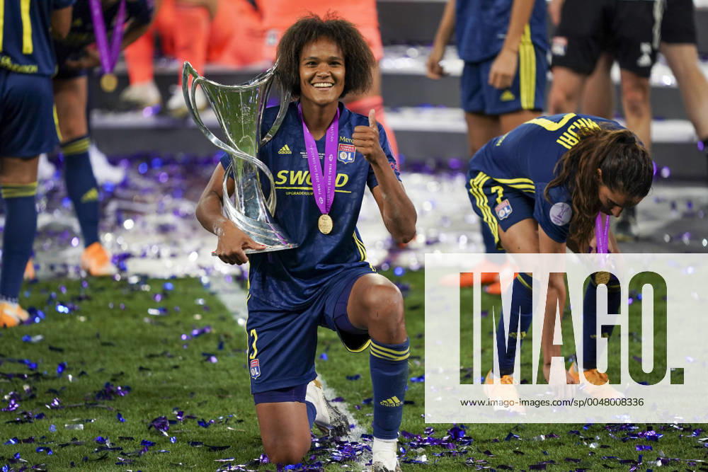 KW35 SAN SEBASTIAN, SPAIN, AUG 30: Wendie Renard of Lyon celebrates with trophy after winning the UEFA Women?s Champions League football match (Final) between VfL Wolfsburg and Olympique Lyonnais 3-1 Daniela Porcelli SPP VfL Wolfsburg v Olympique Lyonnais