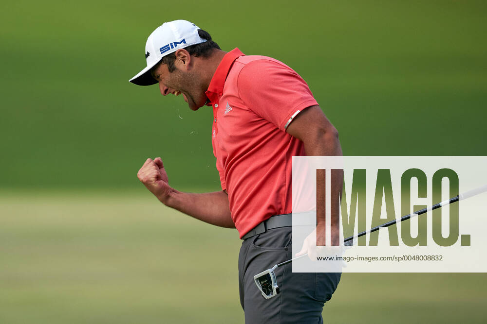 KW35 OLYMPIA FIELDS, ILLINOIS - AUGUST 30 : Jon Rahm of Spain reacts to his putt on the 18th hole, the first and only playoff hole, during the final round of the BMW Championship at Olympia Fields Country Club (North) on August 30, 2020 in Olympia Fields, IL. (Photo by Robin Alam Icon Sportswire) GOLF: AUG 30 PGA, Golf Herren - BMW Championship Icon164200230001