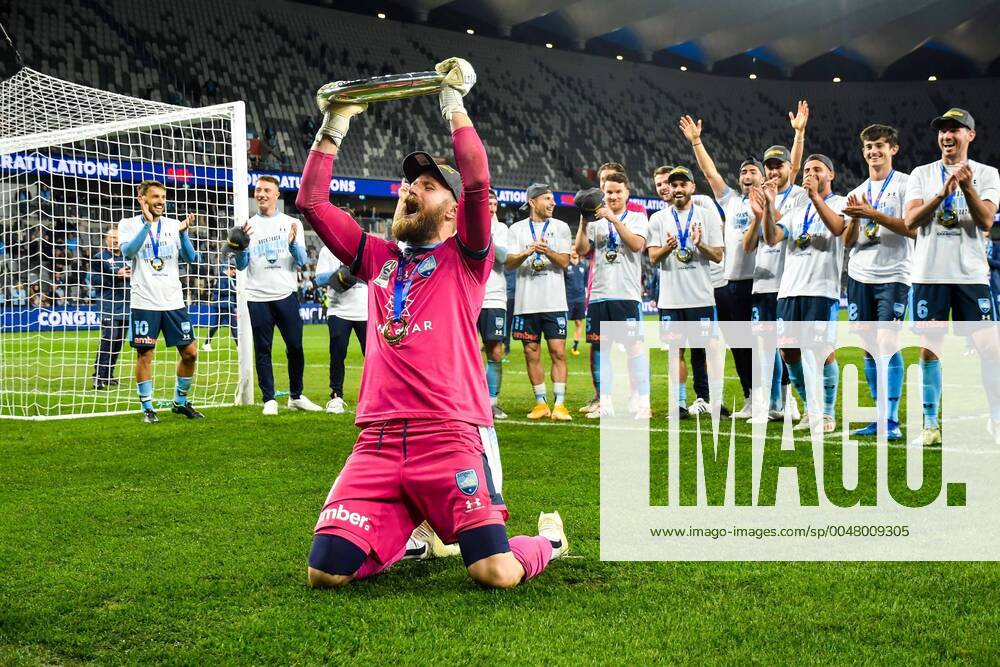 KW35 (200831) -- SYDNEY, Aug. 31, 2020 -- Andrew Redmayne (Front), goalkeeper of Sydney FC celebrates during the awarding ceremony for the 2019 2020 season A-League in Sydney, Australia, Aug. 30, 2020. Sydney FC claimed a historic fifth A-League crown after beating Melbourne City 1-0 in the Grand Final of A-League on Sunday night. (Photo by Xinhua) (SP)AUSTRALIA-SYDNEY-FOOTBALL-A-LEAGUE-CHAMPIONSHIP KeithxMcInnes