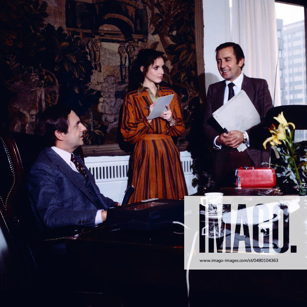 EIN MANN FÜR ALLE FÄLLE Ein Mann für alle Fälle, ZDF Serie, 1979, Szene: Harald Juhnke, Kristina Nel und Hans Clarin, Berlin Deutschland