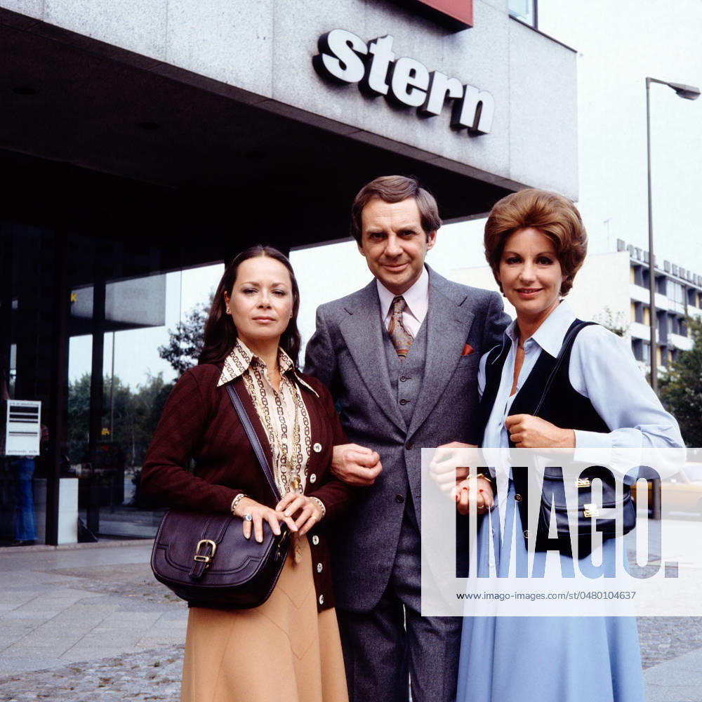 EIN MANN FÜR ALLE FÄLLE Ein Mann für alle Fälle, ZDF Serie, 1978, Bild: Chariklia Baxevanos, Harald Juhnke und Johanna von Koczian in einer Drehpause., Berlin Deutschland