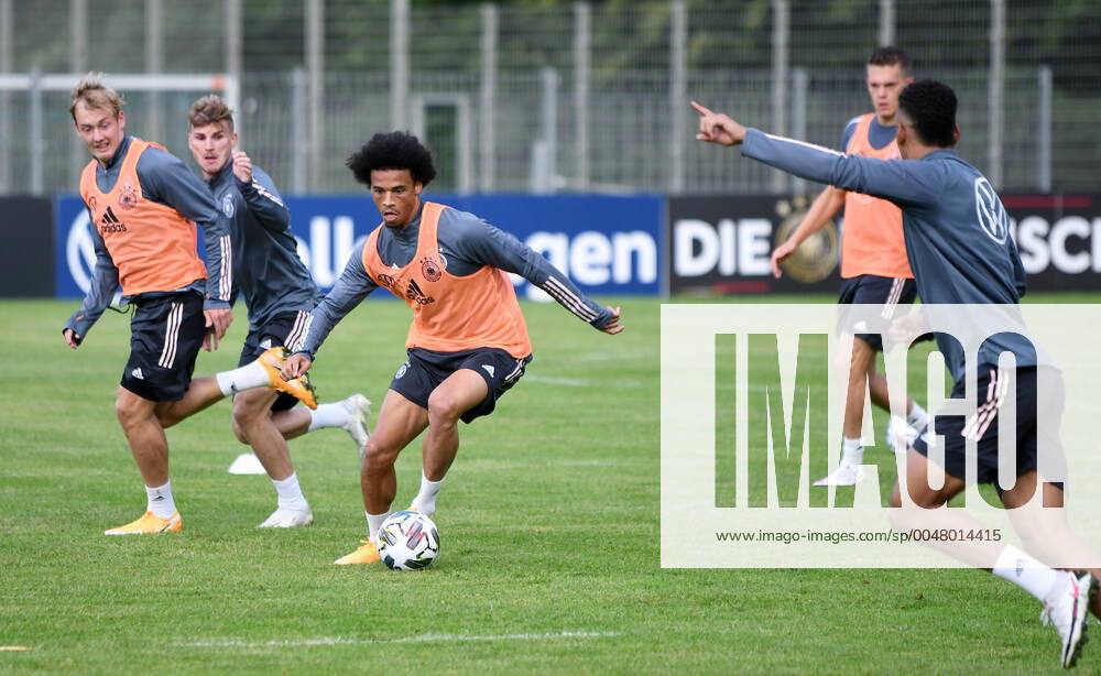 UEFA Nations League 31 08 2020 Training of the German national team in Stuttgart on the training ground of the Stuttgarter Kickers Leroy Sane Mitte, Germany against Thilo Kehrer re, Germany watched by Julian Brandt li and Timo Werner 2 v li