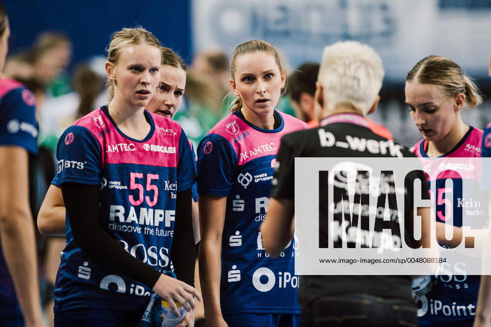 VfL Oldenburg vs Tussies TuS Metzingen Discussion with Edina Rott Tussies Metzingen, coach VfL Oldenburg vs Tussies TuS Metzingen