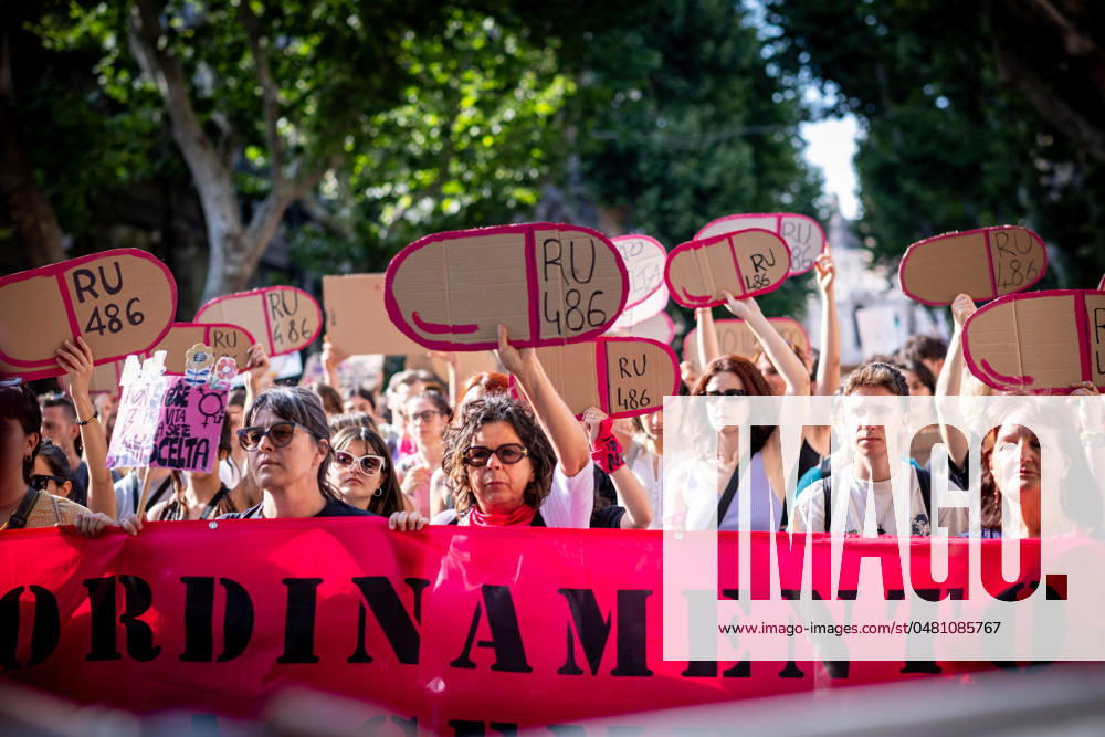 Non una di meno (Not one less) movement leads the march of hundreds of people to protest against the antiabortion and antifeminism policy of the government Rome Italy - ZUMAg256 20240525_znp_g256_039