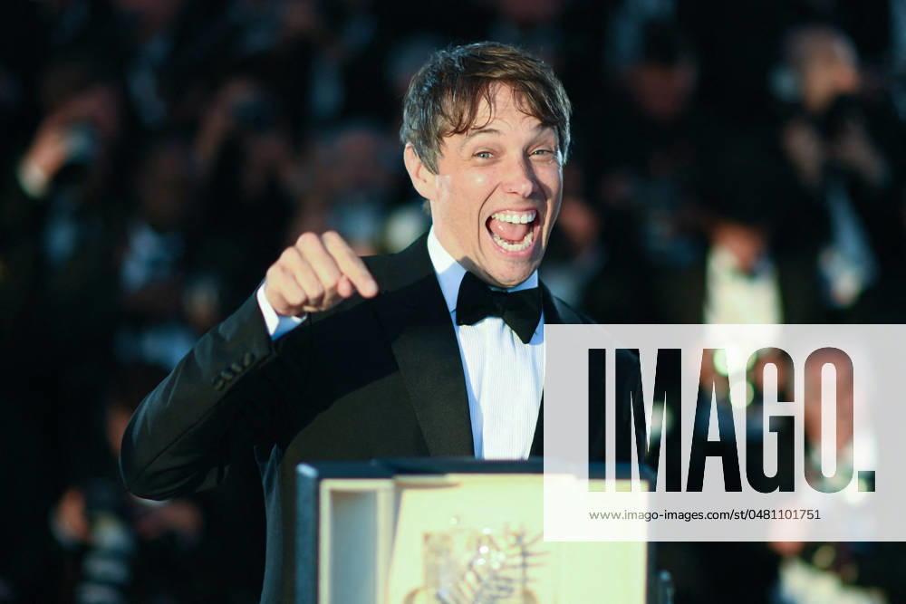 Cannes Winners Photocall Sean Baker poses with the Palme D Or Award for Anora during the Winners Photocall as part of the 77th Cannes International Film Festival in Cannes, France on May 25, 2024. Photo by Aurore Marechal ABACAPRESS.COM Cannes France