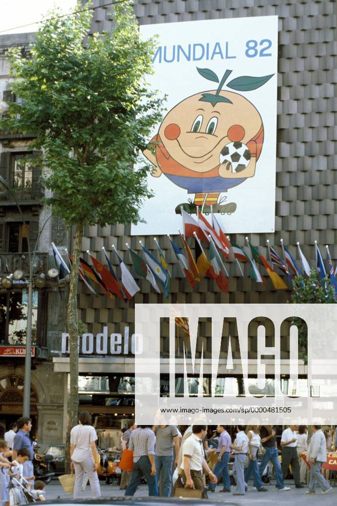 Naranjito - Das Maskottchen der WM 1982 Fußball WM Herren Weltmeisterschaft 1982, City, Stadt, Stadtbild Totale Barcelona