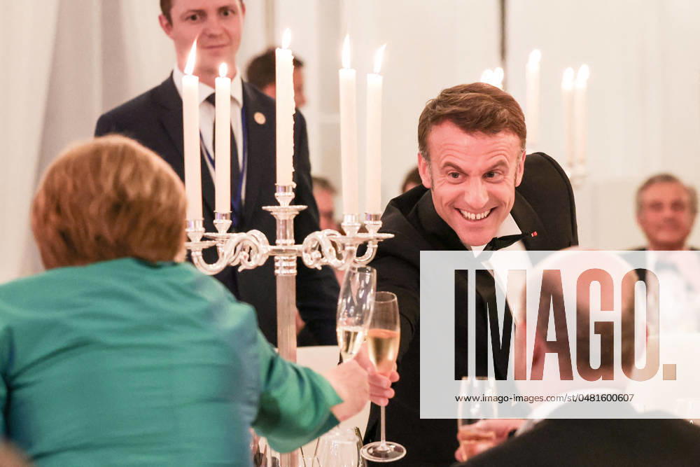 KW21 Emmanuel Macron and Brigitte Macron welcomed by Franck Walter Steinmeier, President of the Federal Republic of Germany, and Mrs. Elke Budenbender for a state dinner at Bellevue Castle, during a three-day state visit to Germany Angela Merkel French President Emmanuel Macron and First Lady Brigitte Macron welcomed by Franck Walter Steinmeier, President of the Federal Republic of Germany, and Mrs Elke Budenbender for a state dinner, at Bellevue Castle, during a state visit three days in Germany May 26, 2024 Stà phane Lemouton Bestimage The French President, Emmanuel Macron and the First Lady, Brigitte Macron welcomed by Franck Walter Steinmeier, President of the Federal Republic of Germany and Mrs Elke Budenbender for a state dinner, at Belle