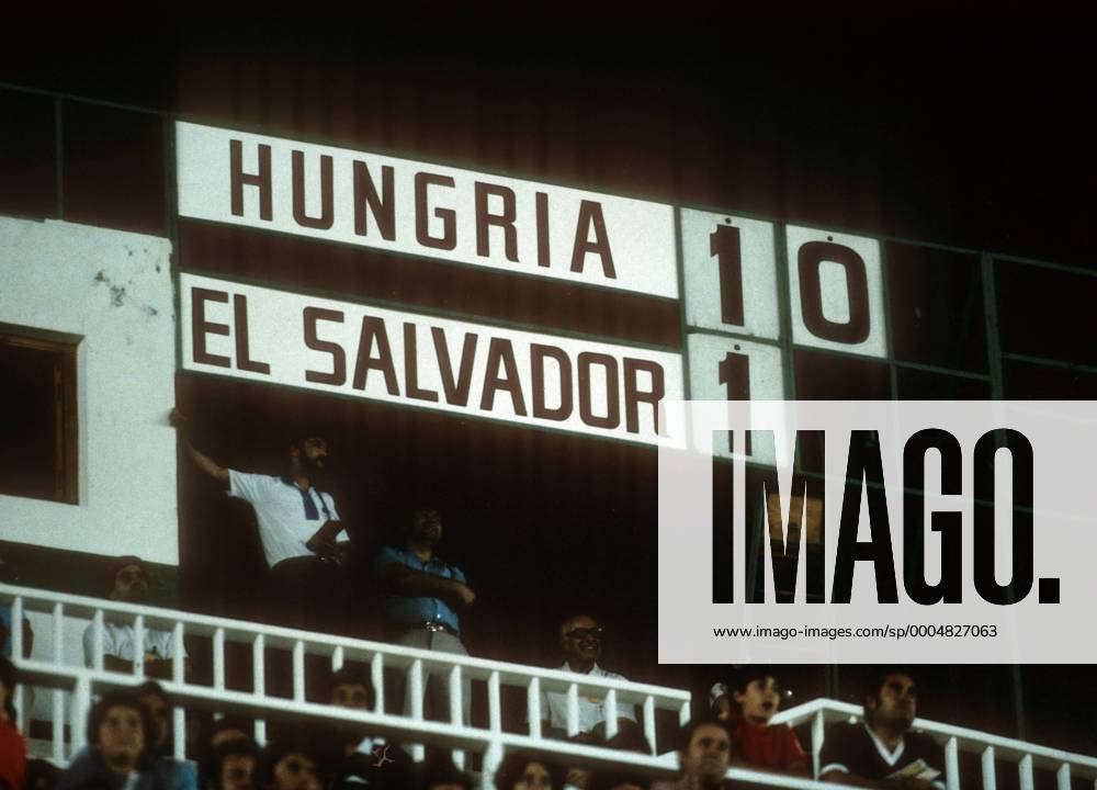 Die Anzeigetafel in Elche zeigt das erstaunlich eindeutige Ergebnis: Ungarn schlägt bei der WM 1982 El Salvador mit 10:1 Fußball WM Herren WM 1982, Länderspiel, Nationalteam, Ungarn - El Salvador 10:1 Einzelbild Elche
