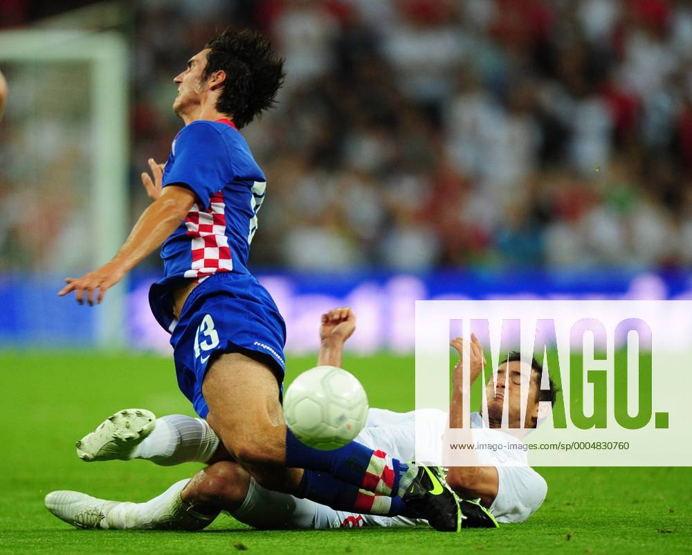 Nikola Pokrivac (Kroatien, li.) gegen Frank Lampard (England) . o0 Kampf