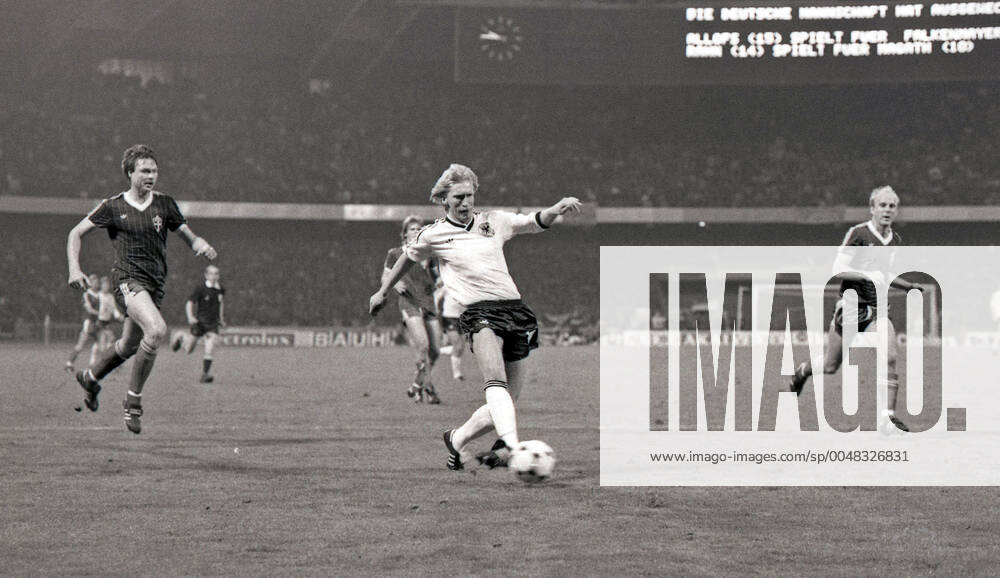 17 10 84 DFB Germany Sweden Germany, Cologne, 17 10 1984, Football, FIFA World Cup Qualification, DFB Germany Sweden 2 0 Uwe Rahn Germany Goal 1 0 Rahn 19 seconds after his substitution fastest Joker goal in the history of the German national team