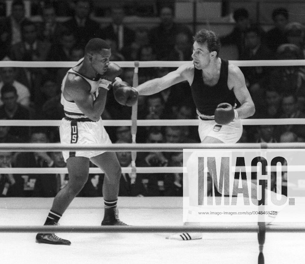 Olympic Summer Games in Tokyo 1964 Boxing Final Heavyweight Hans Huber Germany Silver against Joseph Frazier USA Gold 24 10 1964 HM