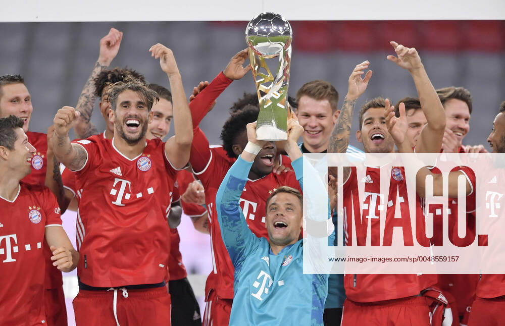 Fussball Supercup FC Bayern Borussia Dortmund 30 09 2020, Fussball DFL Supercup 2020, FC Bayern München Borussia Dortmund, in the Allianz Arena München FC Bayern München celebrates winning the Supercup, Goalkeeper Manuel Neuer mi , Bayern München with the Supercup Cup Photo Bernd Feil M i S Pool Only for journalistic purposes Only for editorial use According to the regulations of the DFL Deutsche Fußball Liga it is prohibited, to use or have used photographs taken in the stadium and or of the match in the form of sequence images and or video-like photo sequences DFL regulations prohibit any use of photographs as image sequences and or quasi video National and international NewsAgencies OUT Munich Allianz Arena Bayern Deutschland Poolfoto ,