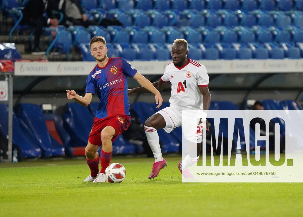 Photo Manuel Geisser 01 10 2020 St Jakob Park Football Men Europa League Season 2020 2021 FC Basel ZSKA Sofia 1 3 Picture Ali Sowe Sofia r against Ricky van Wolfswinkel FC Basel Duel Action