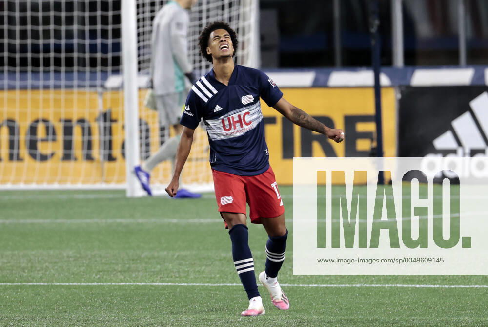 FOXBOROUGH, MA - OCTOBER 03: New England Revolution forward Tajon Buchanan (17) reacts to shooting wide of the post during a match between the New England Revolution and Nashville SC on October 3, 2020, at Gillette Stadium in Foxborough, Massachusetts. (Photo by Fred Kfoury III Icon Sportswire) SOCCER: OCT 03 MLS, Fussball Herren, USA - Nashville SC at New England Revolution Icon482201003008