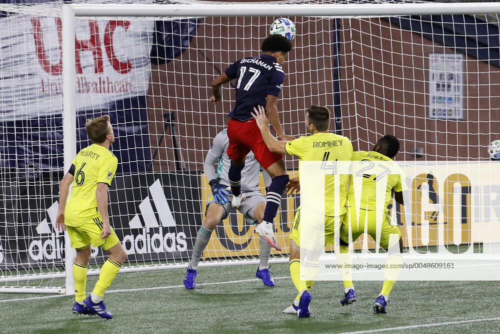 FOXBOROUGH, MA - OCTOBER 03: New England Revolution forward Tajon Buchanan (17) rises above Nashville SC defender Dave Romney (4) and Nashville SC midfielder Tah Brian Anunga (27) to head the ball on goal during a match between the New England Revolution and Nashville SC on October 3, 2020, at Gillette Stadium in Foxborough, Massachusetts. (Photo by Fred Kfoury III Icon Sportswire) SOCCER: OCT 03 MLS, Fussball Herren, USA - Nashville SC at New England Revolution Icon482201003015
