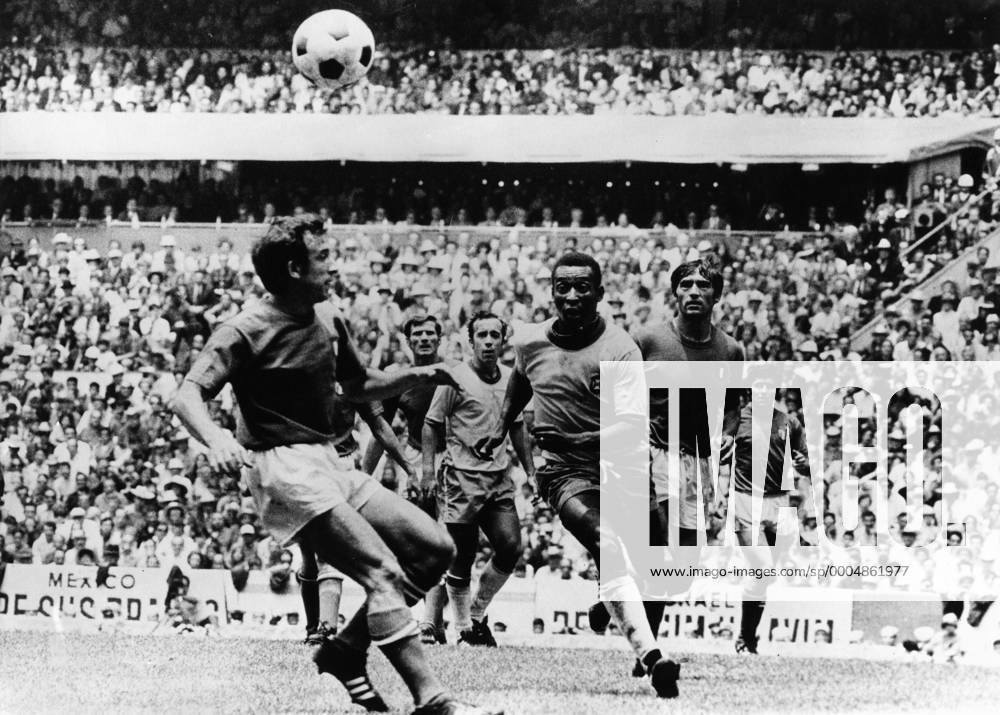 PELE (BRA, C) playing in the World Cup against Mexico. - ZUMAk09 o0 Fußball WM Länderspiel Nationalmannschaft o0 Herren