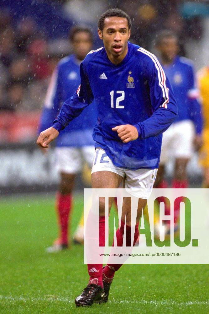 Thierry Henry (Frankreich) Fußball Länderspiel Herren Freundschaftsspiel 2002, Nationalmannschaft, Nationalteam, Nationaltrikot, Vneg Einzelbild Stade de France Paris