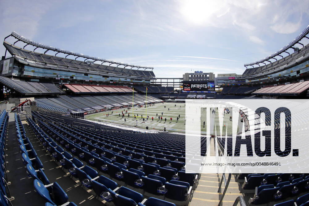FOXBOROUGH, MA - OCTOBER 18: A general view of Gillette Stadium as the players begin to warm up before a game between the New England Patriots and the Denver Broncos on October 18, 2020, at Gillette Stadium in Foxborough, Massachusetts. (Photo by Fred Kfoury III Icon Sportswire) NFL, American Football Herren, USA OCT 18 Broncos at Patriots Icon482201018046