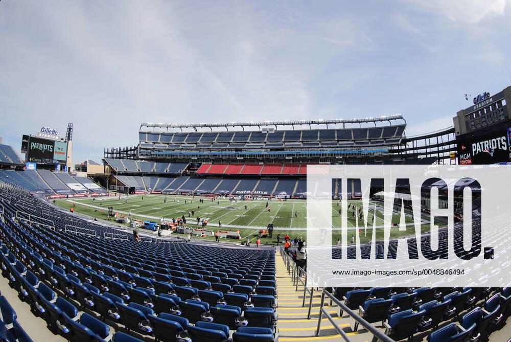 FOXBOROUGH, MA - OCTOBER 18: A general view of Gillette Stadium as players begin to warm up before a game between the New England Patriots and the Denver Broncos on October 18, 2020, at Gillette Stadium in Foxborough, Massachusetts. (Photo by Fred Kfoury III Icon Sportswire) NFL, American Football Herren, USA OCT 18 Broncos at Patriots Icon482201018048