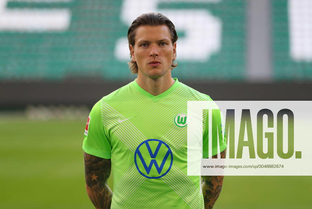 Daniel Ginczek VfL Wolfsburg 1 BL, portrait date 2020 2021, Wolfsburg