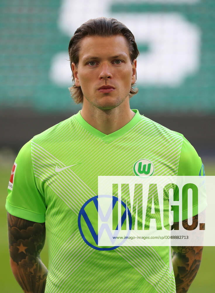 Daniel Ginczek VfL Wolfsburg 1 BL, portrait date 2020 2021, Wolfsburg
