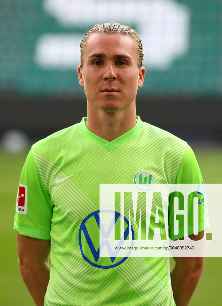 Felix Klaus VfL Wolfsburg 1 BL, portrait date 2020 2021, Wolfsburg