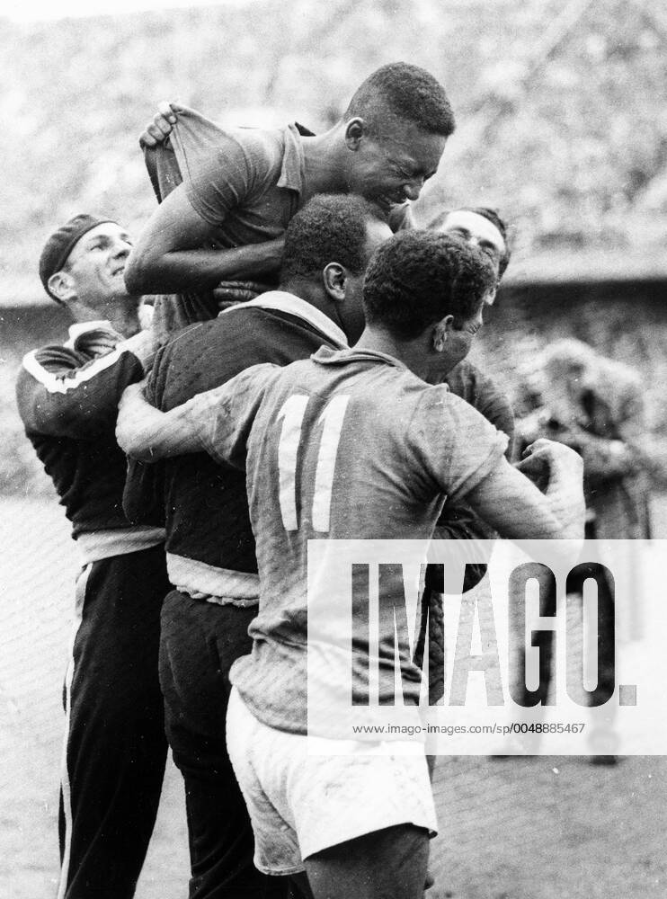 FILE STOCKHOLM 1958 06 29 Pele top of Brazil celebrates with teammates after Brazil won the FIFA World Cup final over Sweden at Rasunda stadium, in Stockholm, Sweden Brazil won 5 2 Stockholm Sweden SOCCER