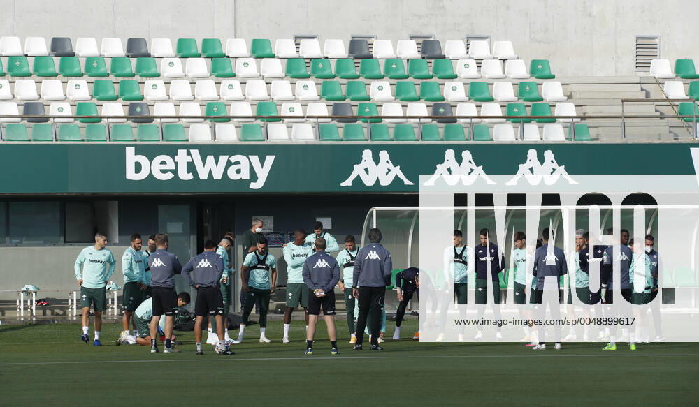 Entrenamiento del Betis. En la imagen, Pellegrini. Betis training session. In this picture, Pellegrini.