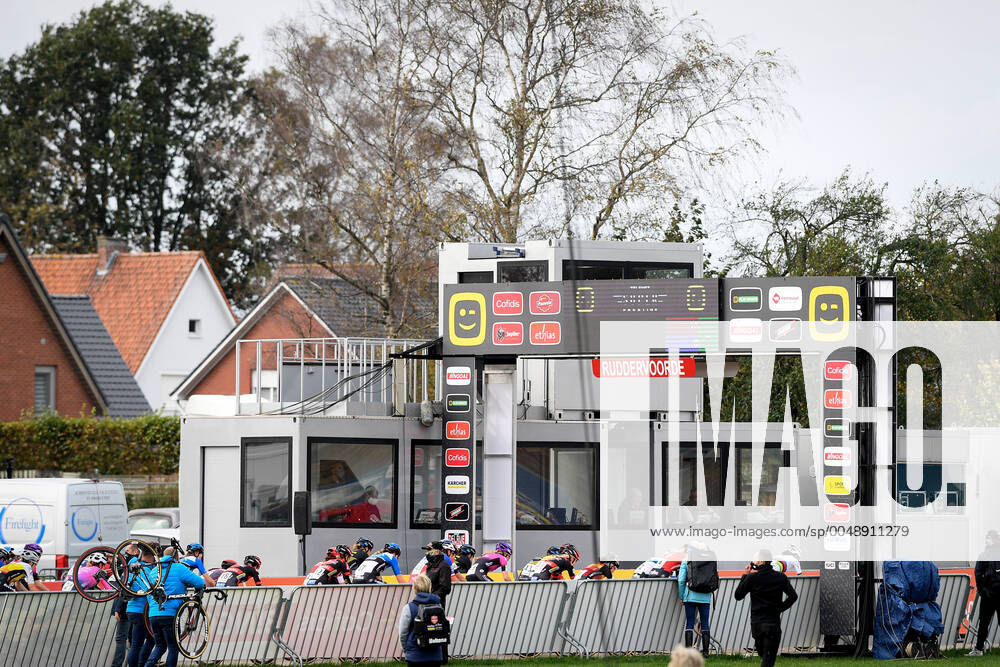 Illustration picture shows the start of the women elite race of the Cyclocross Ruddervoorde, the second stage of the Superprestige cyclocross cycling competition, Saturday 24 October 2020 in Ruddervoorde, Oostkamp. DAVIDxSTOCKMAN x05891158x