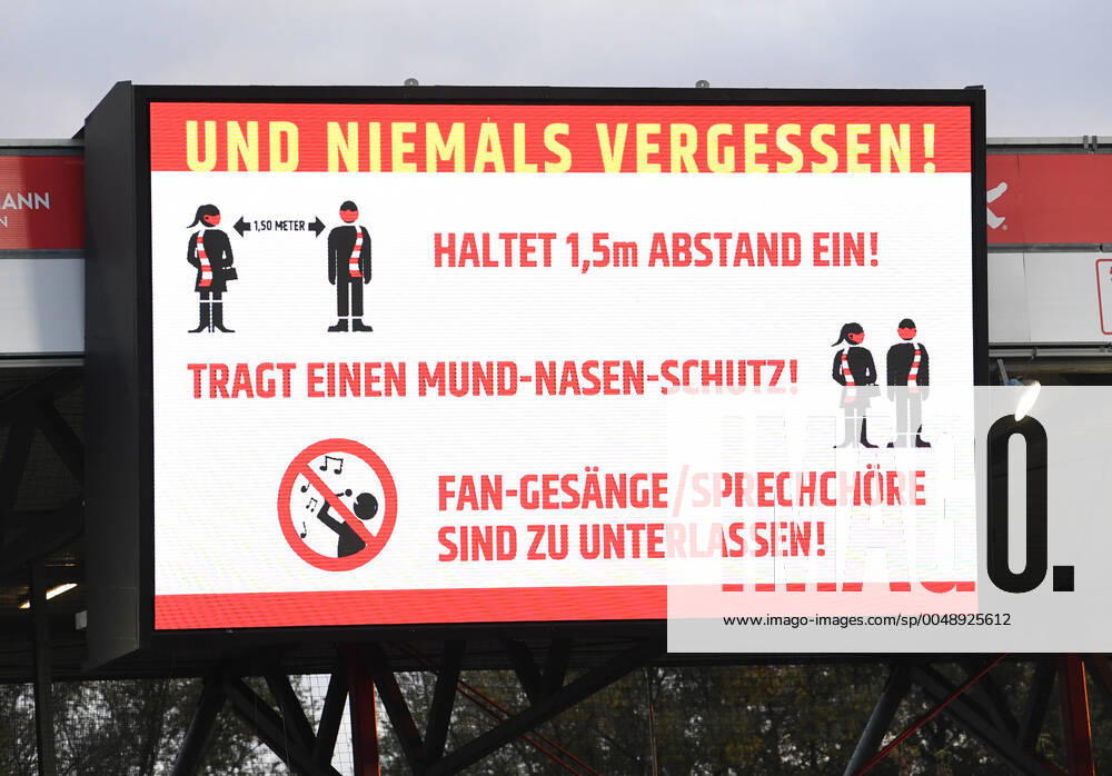 Football, men, season 2020 2021, 1 Bundesliga 5 matchday, 1 FC Union Berlin SC Freiburg, the scoreboard shows that fan chants and chants are to be avoided, 24 10 2020,