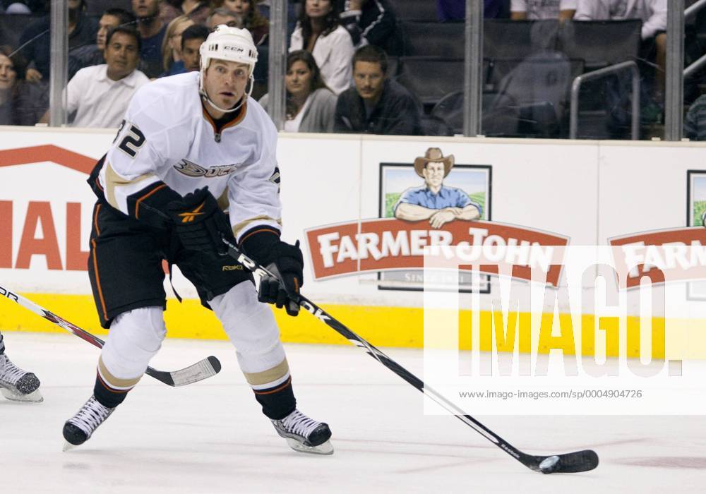 Anaheim Ducks Kyle Calder (32) during a game against the Los Angeles Kings at the Staples Center in Los Angeles, CA. Icon091909047