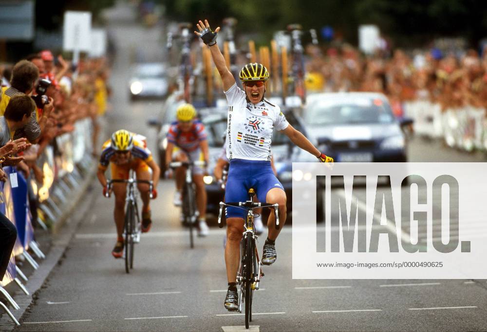 Petra Rossner (TEAG Euregio) Radsport LM Damen Deutsche Meisterschaft 2001, Radrennsport, Straßenradsport, Straßenradrennsport, Vdia Einzelbild Bad Dürrheim Glück, Freude, Begeisterung,