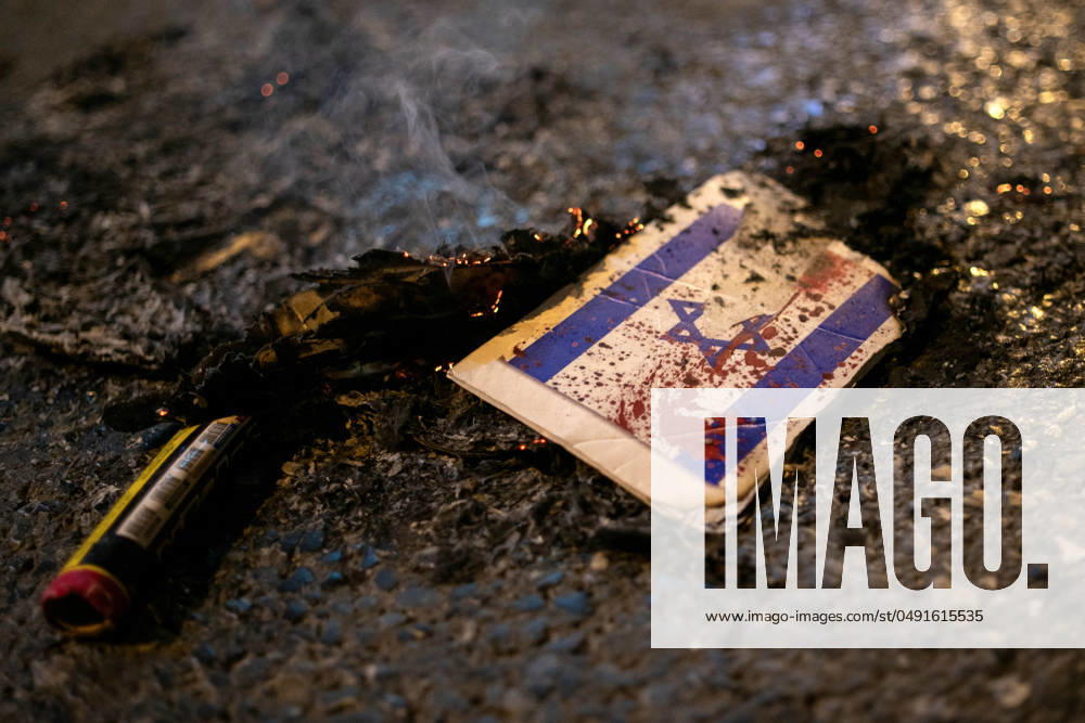 Protestors burn an Israeli flag during a protest solidarity with the Rafah people in front of the Israeli Consulate in Istanbul on May 27, 2024. Besiktas Turkey - ZUMAu194 20240527_zip_u194_030