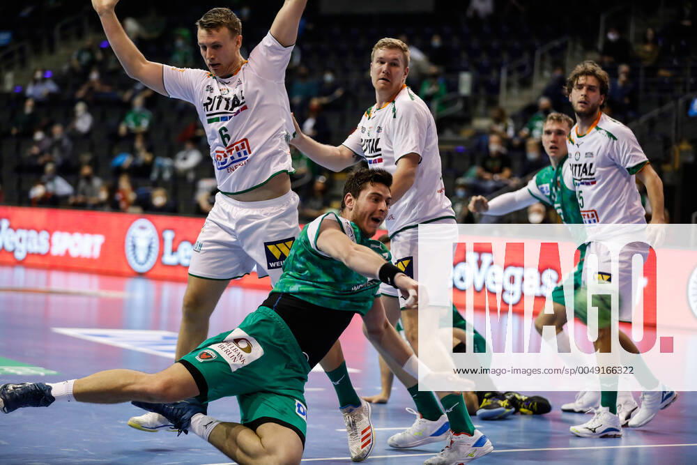 GER HBL Season 2020 2021 FUECHSE Berlin vs HSG Wetzlar 01 11 20, Max Schmeling Halle, Berlin Philip Henningson HSG Wetzlar 6 , Mijajlo Marsenic Fuechse Berlin 93 , Anton Lindskog HSG Wetzlar 66